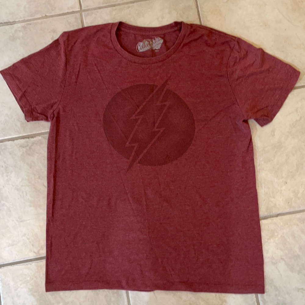 Men’s red short sleeved shirt